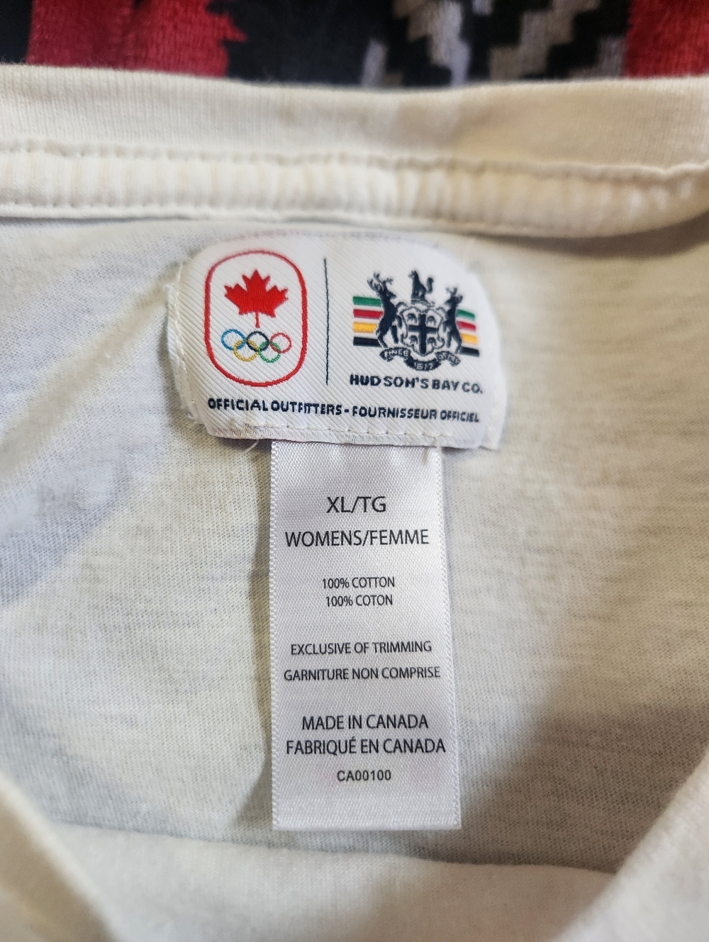 ​Vintage 2012 Team Canada Olympic Tee | Hudson’s Bay Co. Mosaic Graphic Size XL - Picture 6 of 7